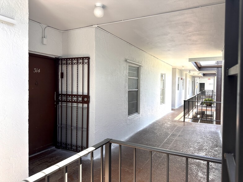 Building Photo - 10850 W Flagler St