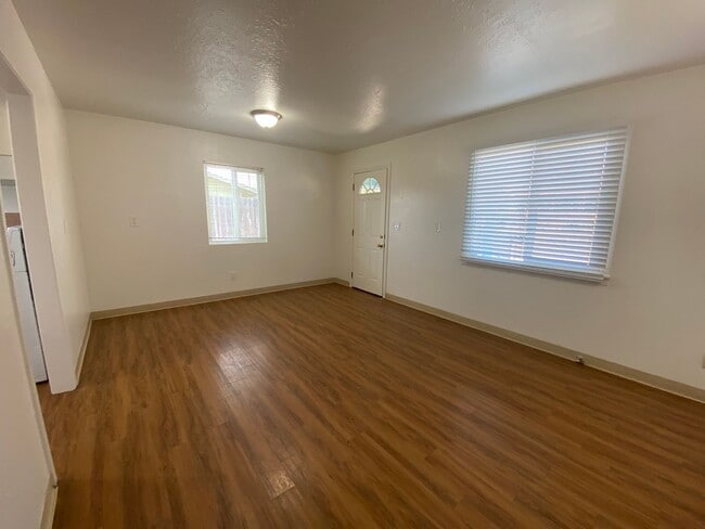 Building Photo - 2705 Cedar Ave