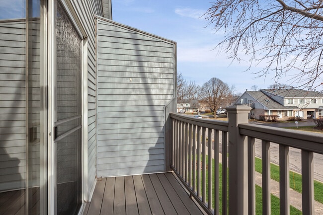 Building Photo - 3490 Willowview Ct