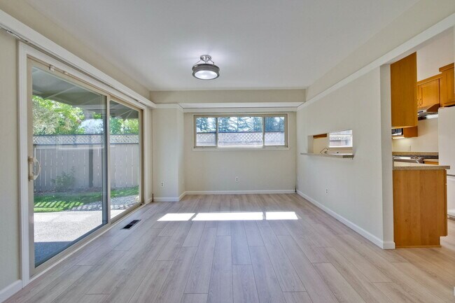 Building Photo - Single Story Townhome in Cherry Chase Neighborhood of Sunnyvale!