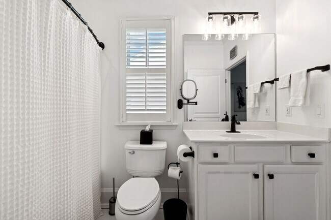 Building Photo - 239 Antebellum Ln