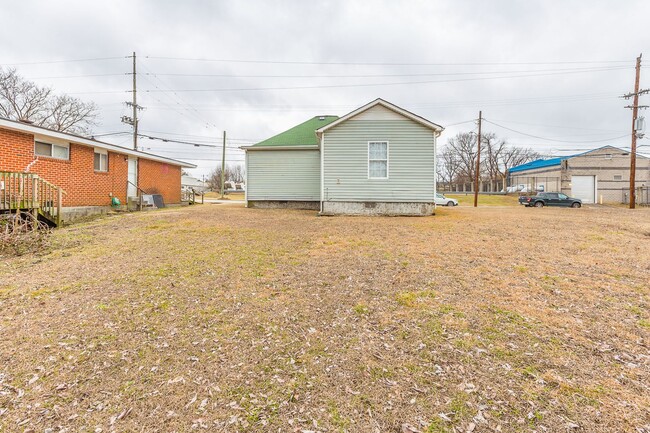 Building Photo - Great 4 Bedroom 2 Bath rental in Downtown ...