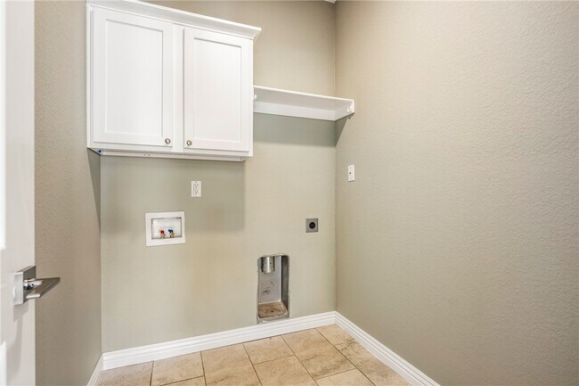 Building Photo - 121 Carrington Ave