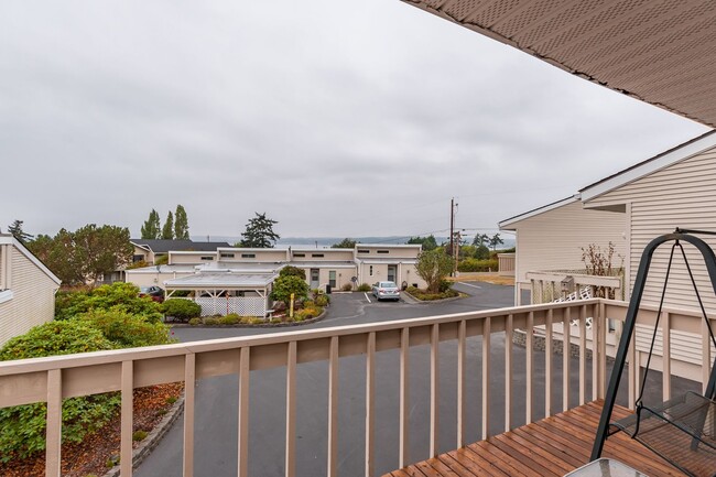 Building Photo - Fully Furnished 2 Bed 1 Bath Condo (Water/Sewer/Trash included)