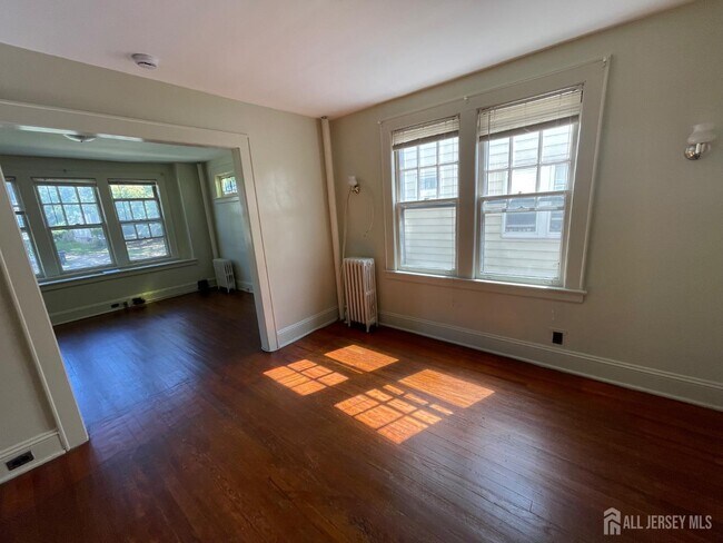 Building Photo - 308 S 3rd Ave