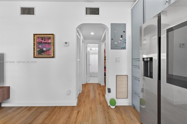 Building Photo - 8600 Byron Ave