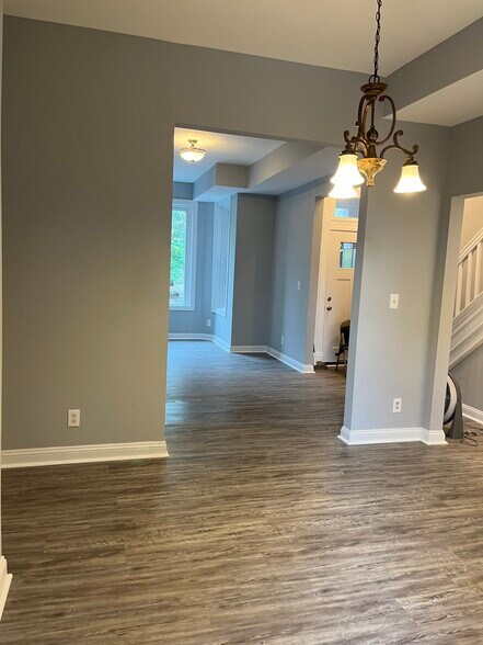 Building Photo - 1006 F St NE