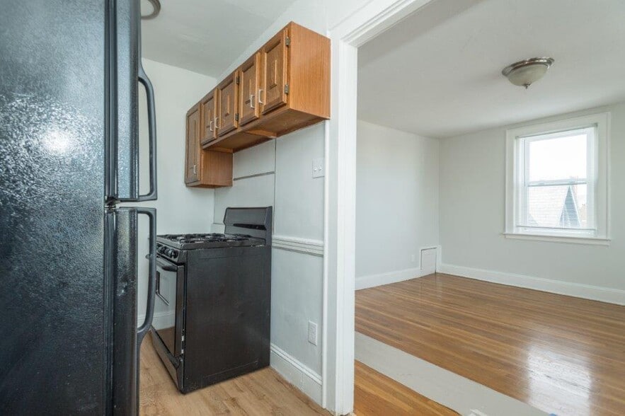 Building Photo - 140 Highland Ave