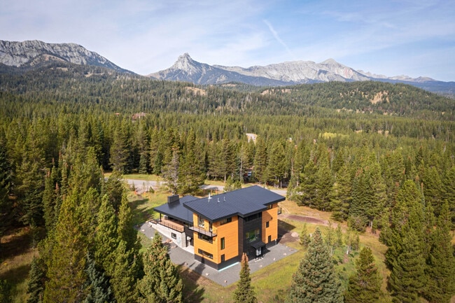 Building Photo - 730 Solitude Ln