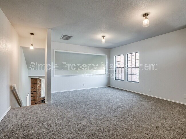 Building Photo - 2320 Yellowstone Dr