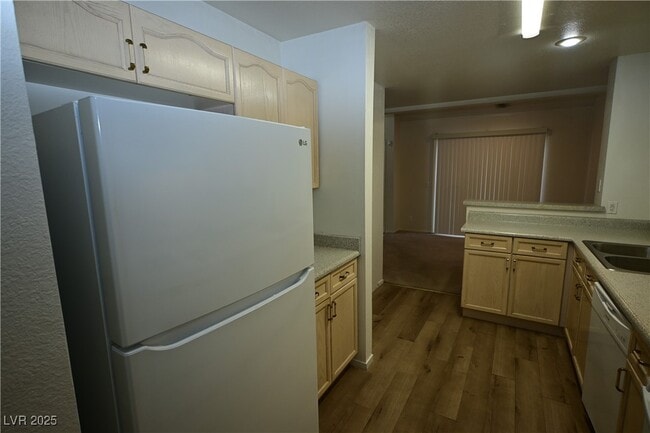 Building Photo - 8465 Blue Island Ave