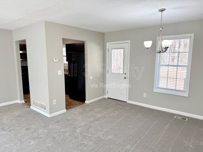 Building Photo - 753 Newport Dr