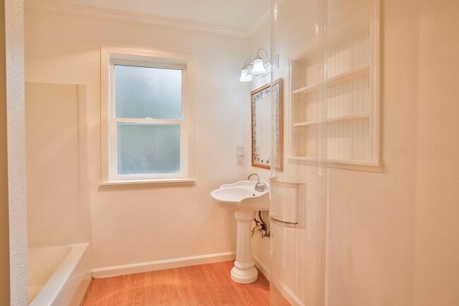 Building Photo - Gorgeous Coupeville Home is Ready for a New Tenant!!!