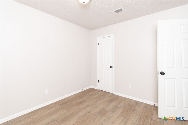 Building Photo - 314 Sunset Ln