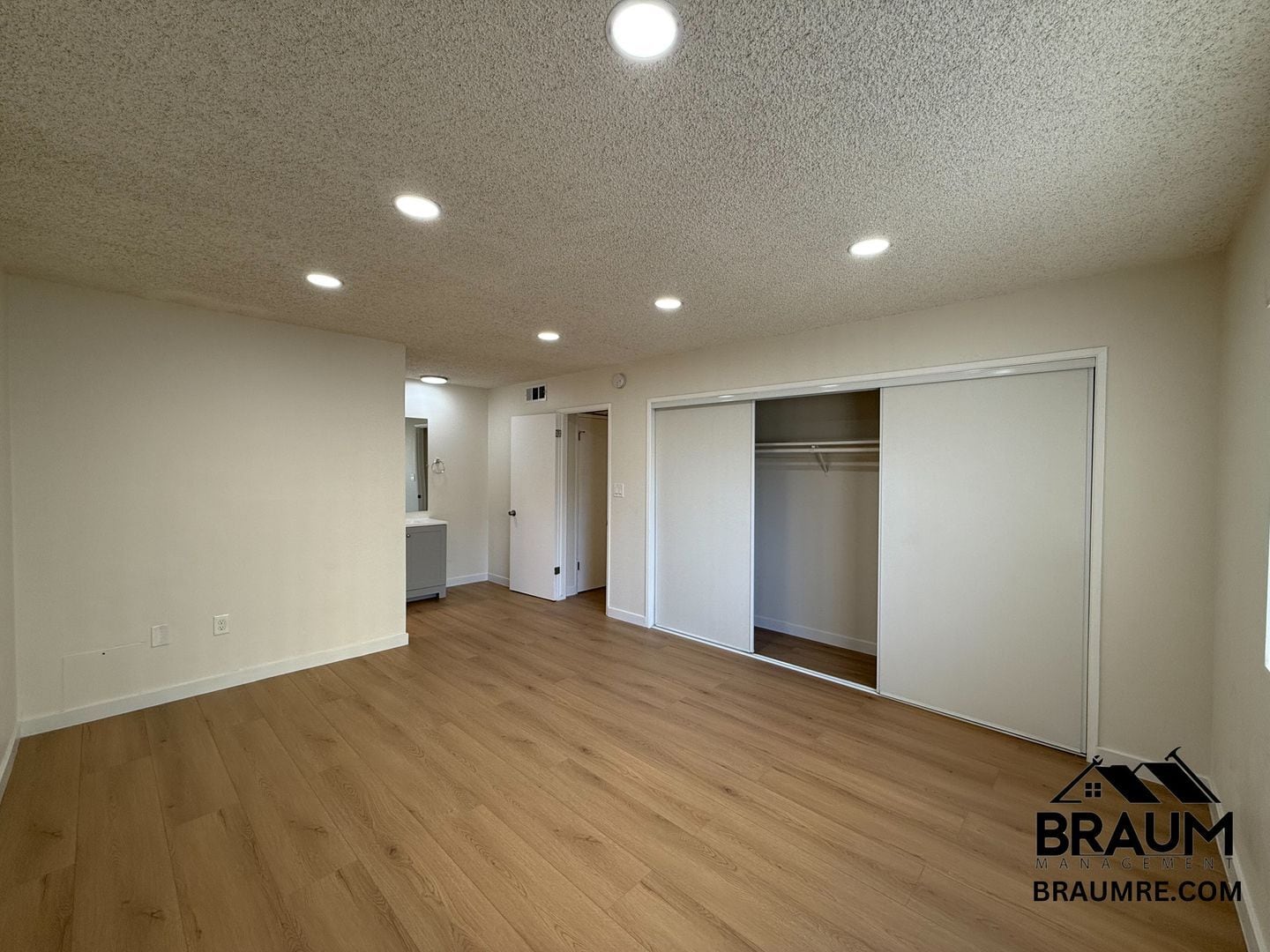 Building Photo - 5461 Kester Ave