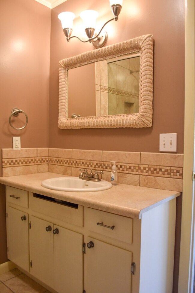 Building Photo - Three Bedroom Two Bath outside Eglin Gates