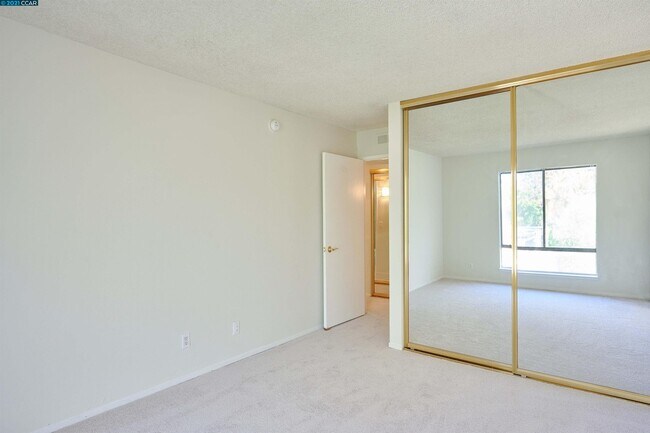 Guest Room - 340 N Civic Dr