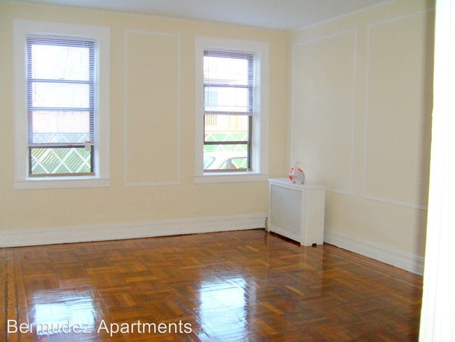 Building Photo - 1465 Lexington Pl