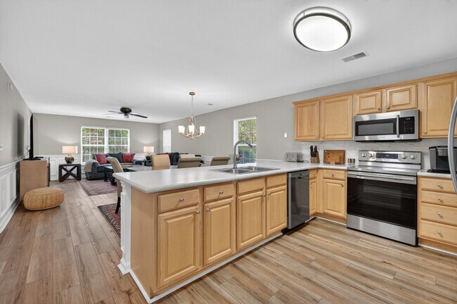 Building Photo - 641 Blue Stem Dr