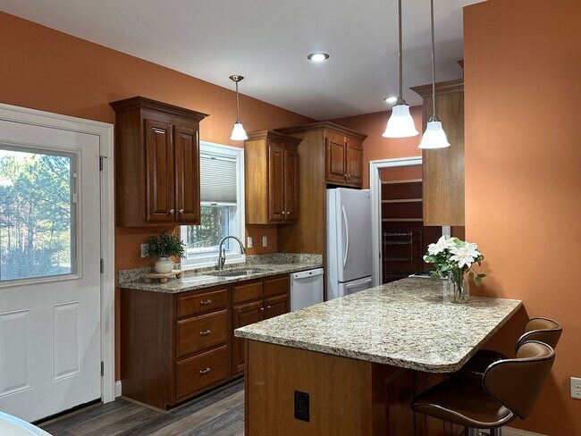 Building Photo - Lovely Custom Built Home with 2 Car Garage and Lots of Privacy