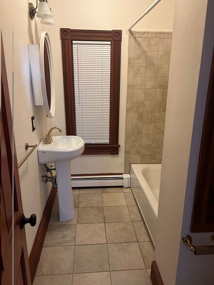 Building Photo - 22 Kingman Ave