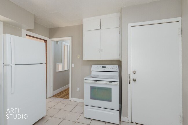 Building Photo - 28th Duplex