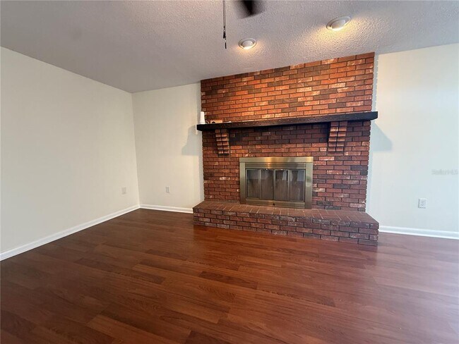Building Photo - 6202 Brandon Cir