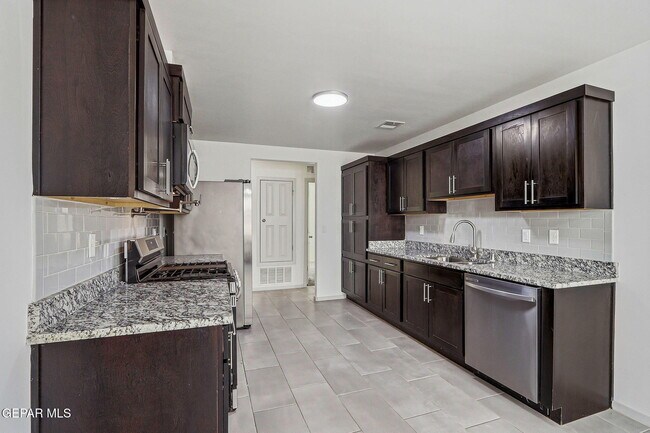 Building Photo - 1173 Summer Rain St