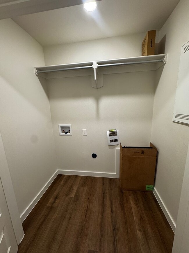 Building Photo - Located in Homestead!!! Newer Fabulous 3/2/1 CISD