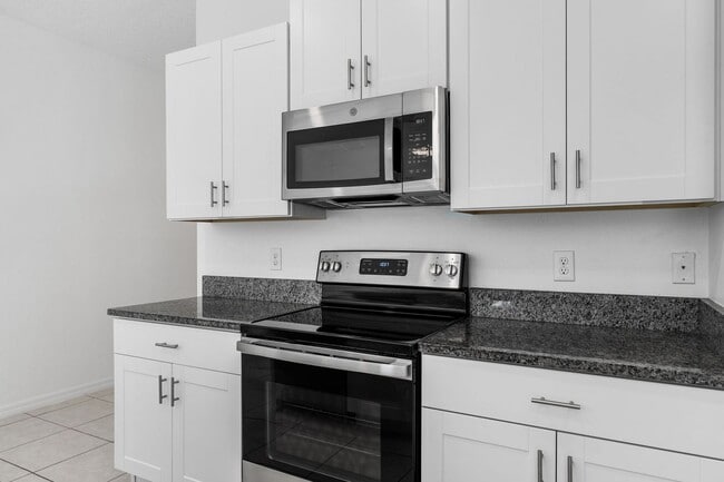 Building Photo - Like New 3/2 in Wimauma