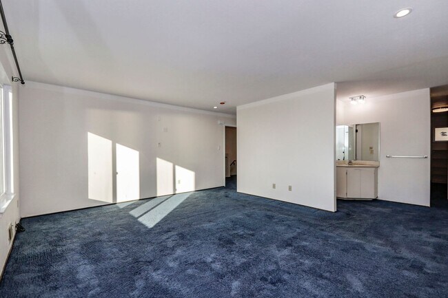 Building Photo - 1645 15th Ave