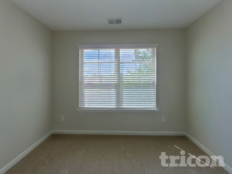 Building Photo - 297 Parkview Pl Dr