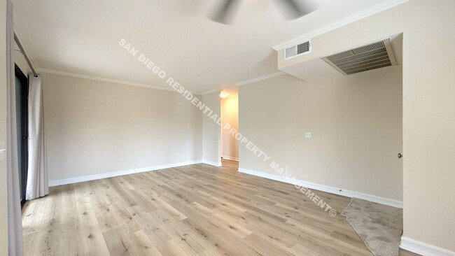 Building Photo - Highly Updated 2-Bedroom Condo in Prime Mi...