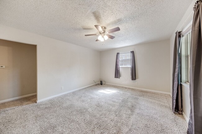 Building Photo - 3 BED / 1 BATH HOUSE IN URBANA WITH IN-UNI...