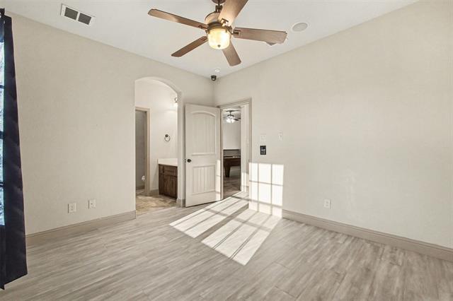 Building Photo - 588 Deverson Dr