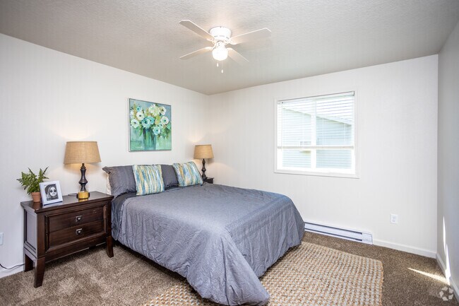 3BR, 1BA - Villa/1,008 SF - Park Place