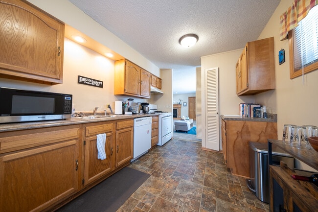 Building Photo - 5924 Idaho Ave N