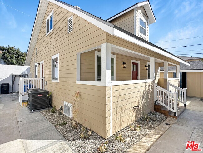 Building Photo - 5930 Willoughby Ave