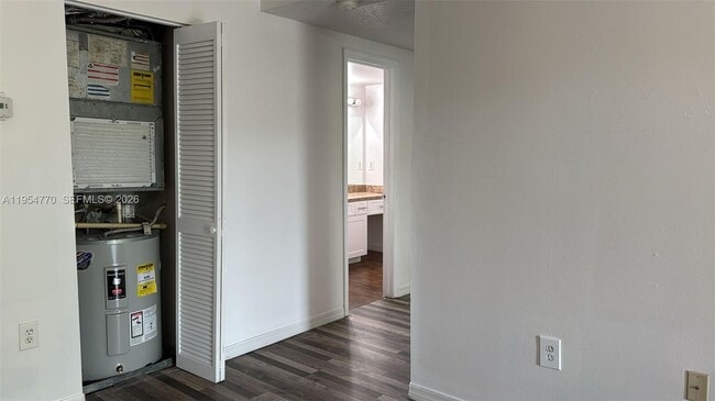 Building Photo - 160 SW 117th Terrace