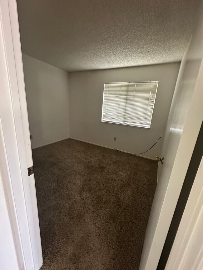 Building Photo - 2521 Casita Dr