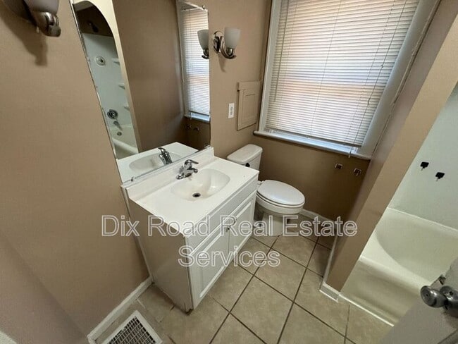 Building Photo - 107 Edgewood Ave