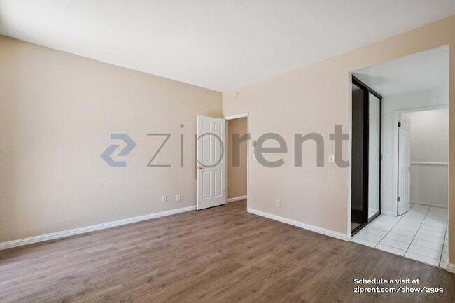 Building Photo - 25 Cove Ln