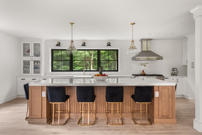 Building Photo - 372 Tucker Hill Rd