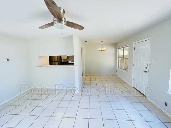 Building Photo - 6319 Waddesdon Wood