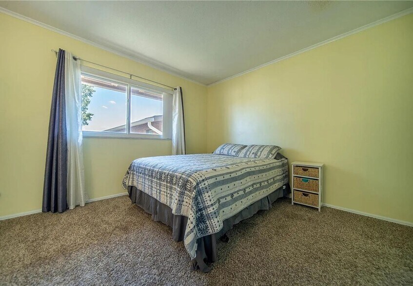 Building Photo - 129 Carmel Woods Dr