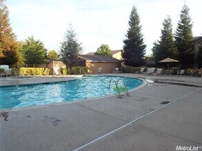 Building Photo - Beautiful 2 Bedroom 2 Bathroom Condo in Ro...