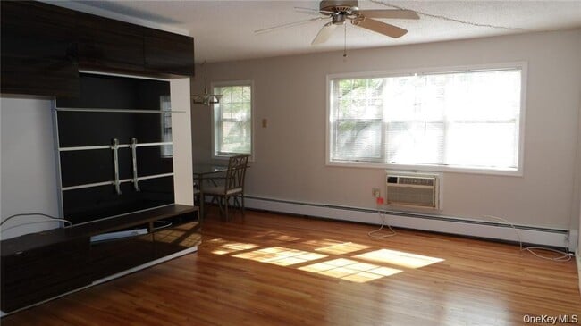 Building Photo - 502 Barclay Manor