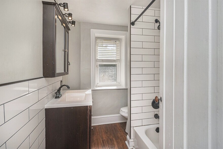 Building Photo - 147 Fountain St