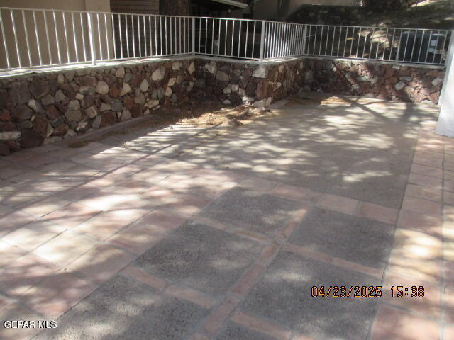 Building Photo - 5849 Mira Serena Dr