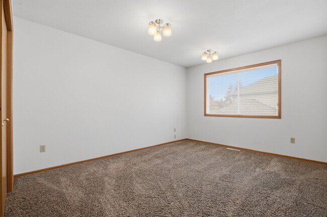 Building Photo - Beautiful 4 Bed 2.5 Bath Home in Renton